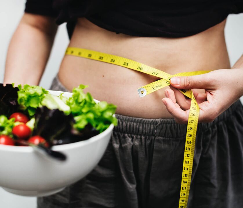 Para perder peso, a maior parte da dieta deve ser pratos de vegetais. 