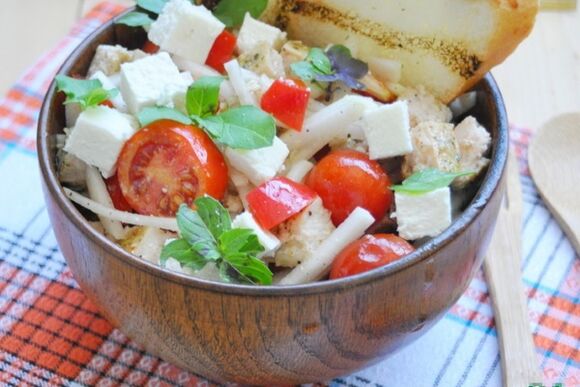 Salada de cereais com arroz basmati para quem quer perder peso com dieta mediterrânea
