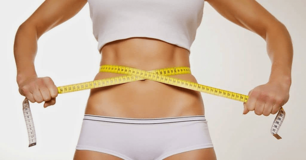 medindo a cintura com um centímetro depois de perder peso